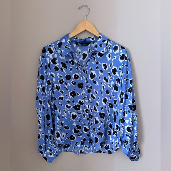 Zara Blue and Black Animal Print Blouse size Large - Picture 2 of 4